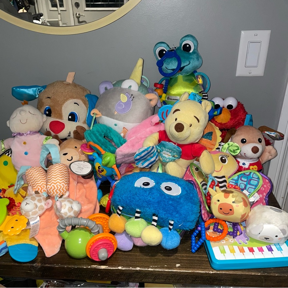 23 mixed bundle of baby and toddler toys!!